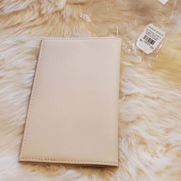 Mark & Graham Fillmore Vegan Leather Passport Holder "TPB" - blush - Picture 7 of 8